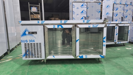 Meja meja komersial dengan lemari es pintu kaca