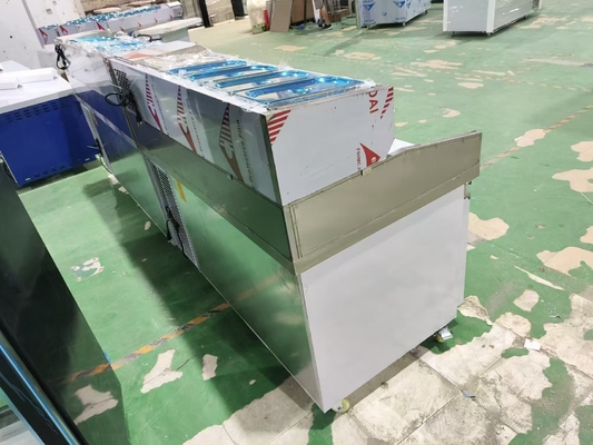 1.8M Salad Meja Kerja 3 Pintu Undercounter Pizza Prep Table Dingin dengan tampilan atas