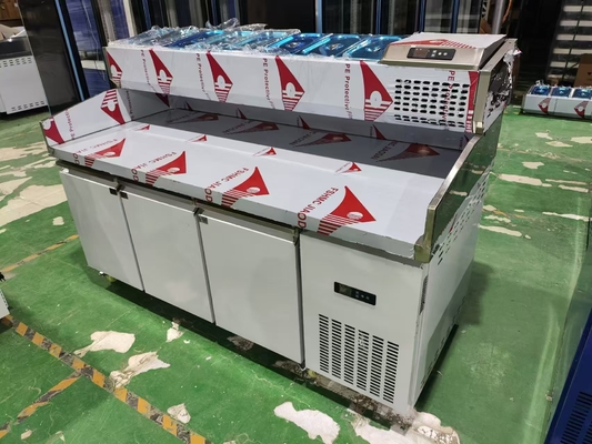 1.8M Salad Meja Kerja 3 Pintu Undercounter Pizza Prep Table Dingin dengan tampilan atas