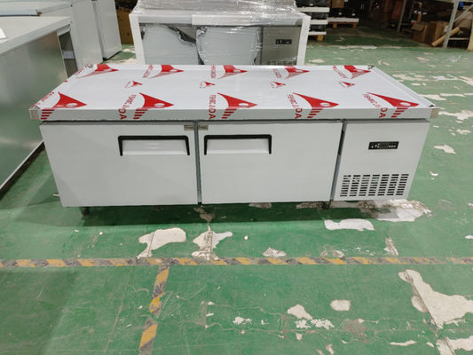 Pendinginan Tipe Amerika Di Bawah Meja Kerja Pendinginan Dapur Disesuaikan 110V