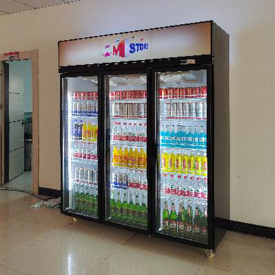 Tiga Pintu Kaca Ayunan Merchandiser Kulkas Komersial